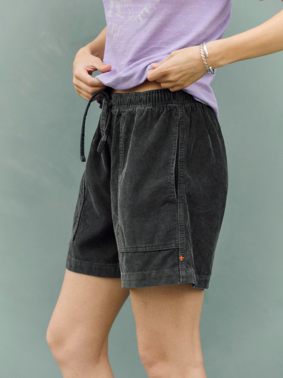 the lounge short in sunfaded black cord